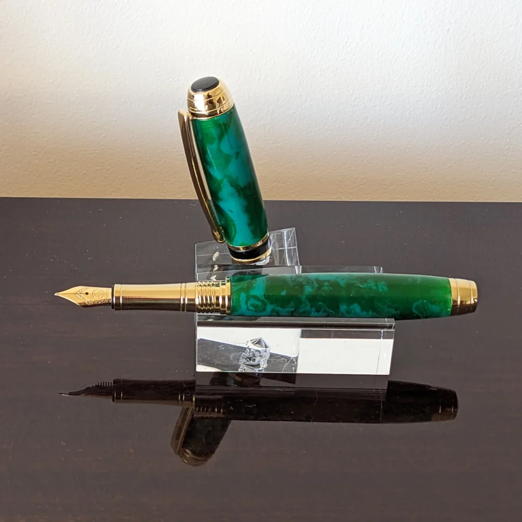 High End Green Resin Fountain Pen with Solid 18C Gold Nib (775)