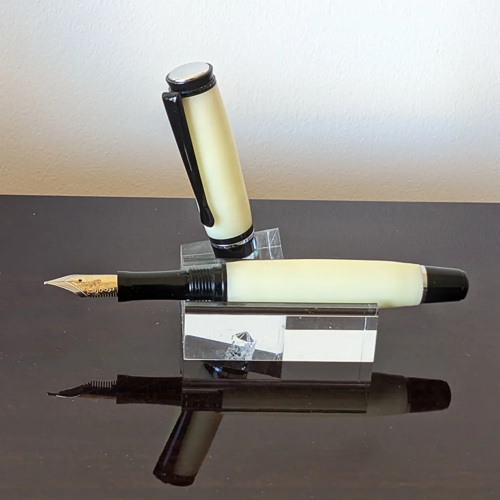 White Resin Fountain Pen with Black Chrome Fittings (804)