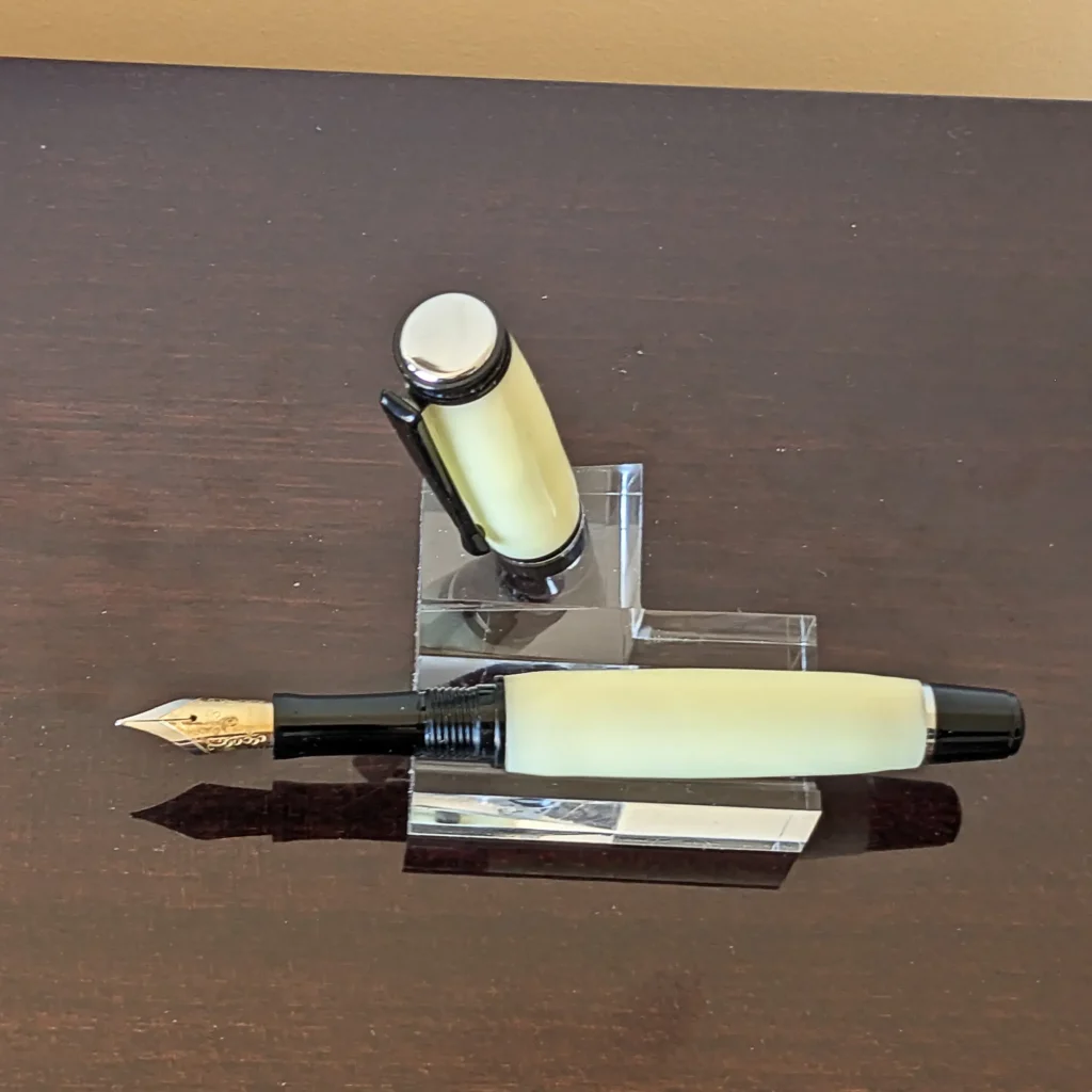 White Resin Fountain Pen with Black Chrome Fittings (804)