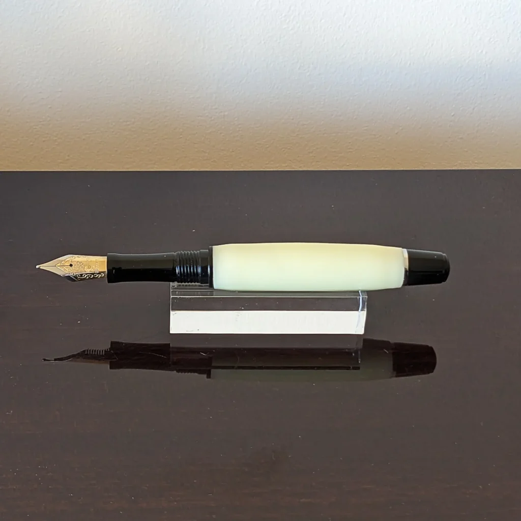 White Resin Fountain Pen with Black Chrome Fittings (804)
