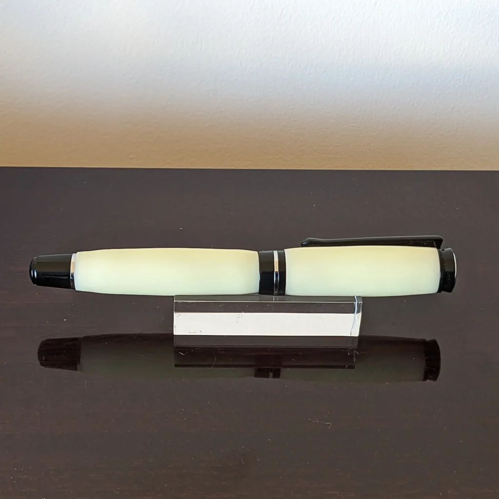 White Resin Fountain Pen with Black Chrome Fittings (804)