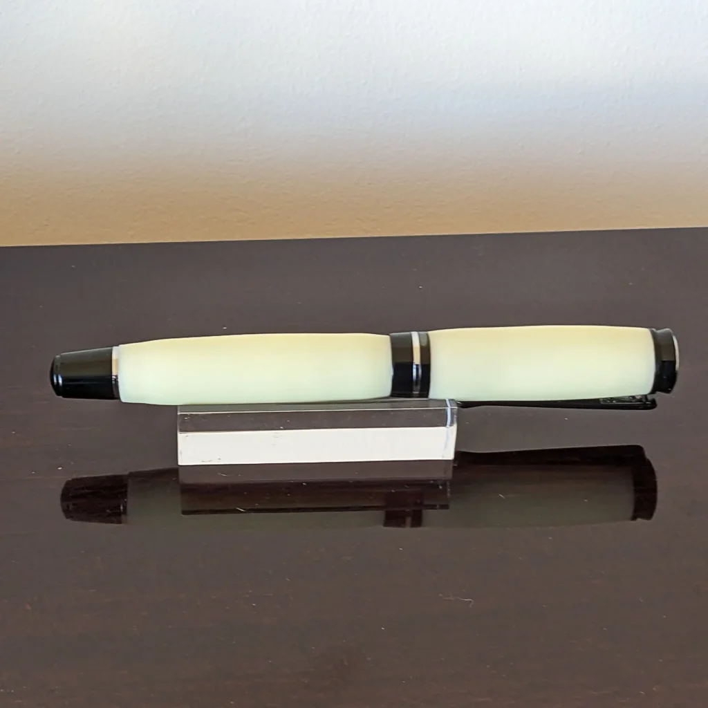 White Resin Fountain Pen with Black Chrome Fittings (804)