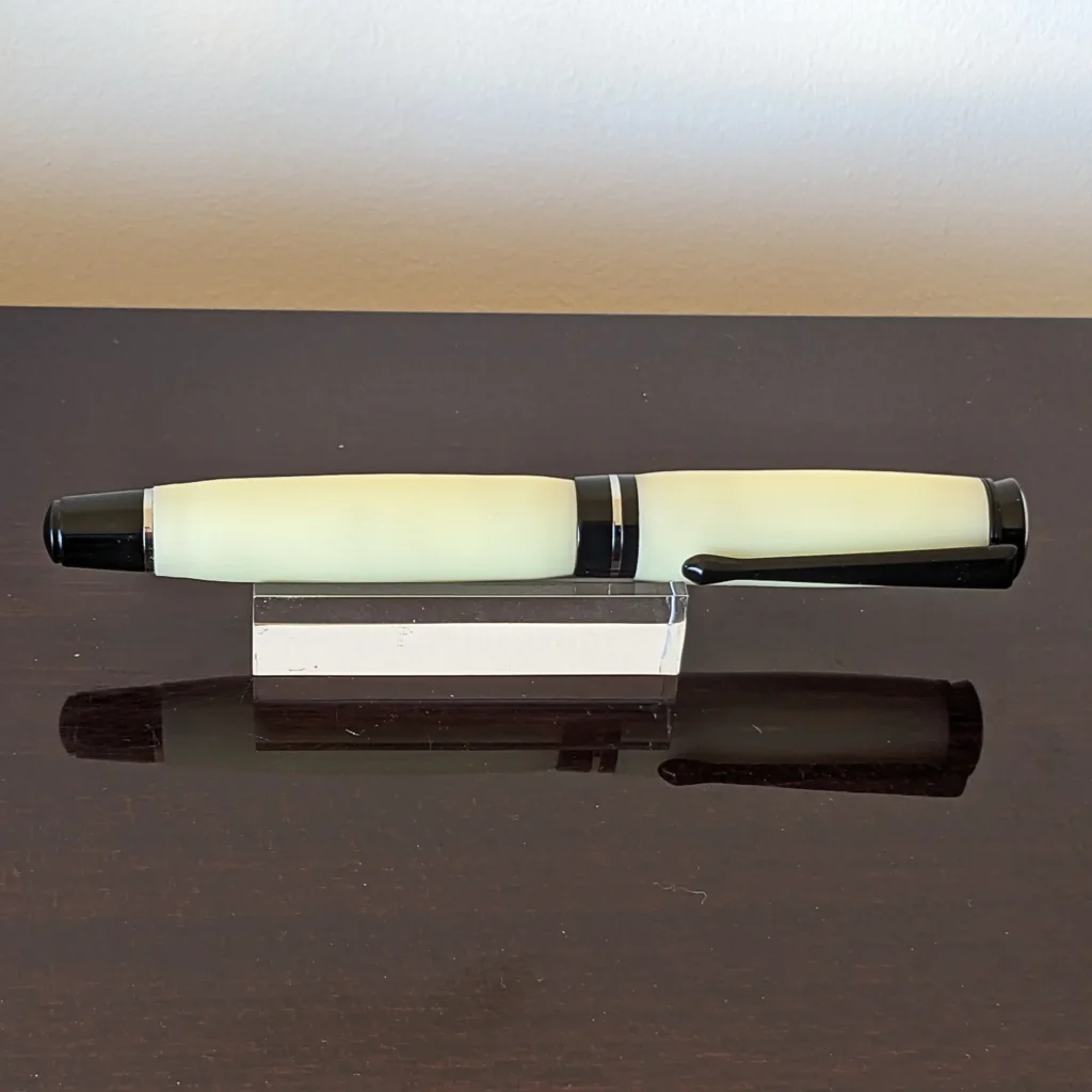 White Resin Fountain Pen with Black Chrome Fittings (804)