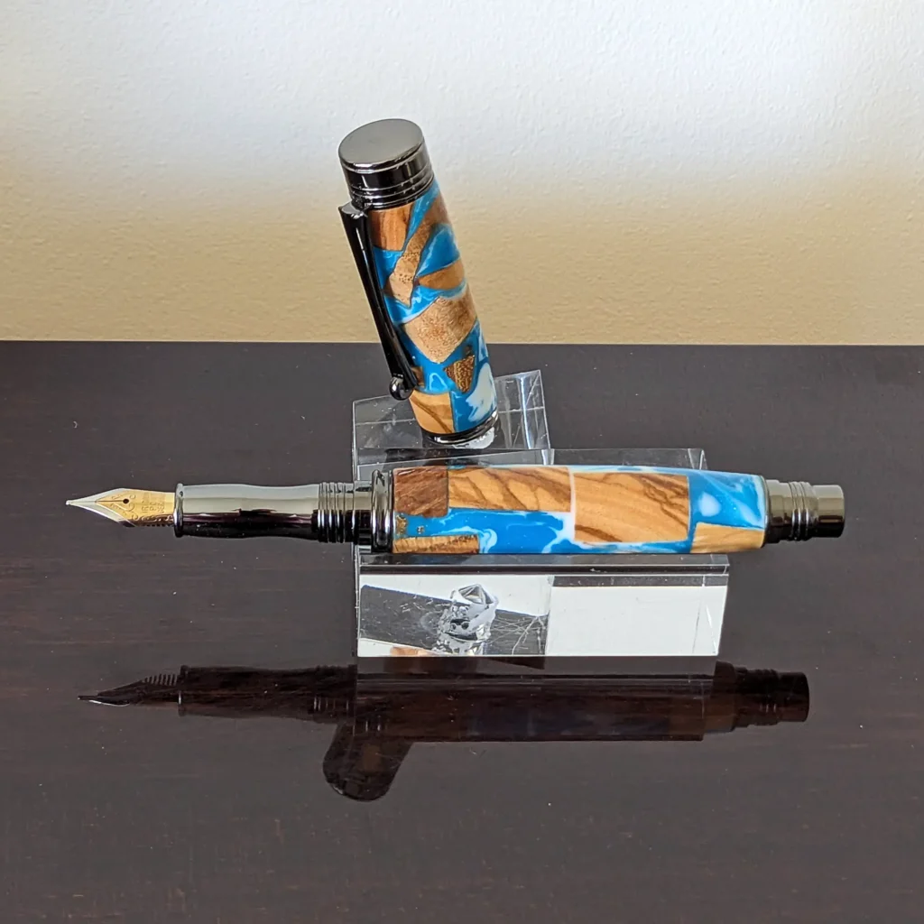 Driftwood Fountain Pen with Gun Metal Plate Fittings (858)