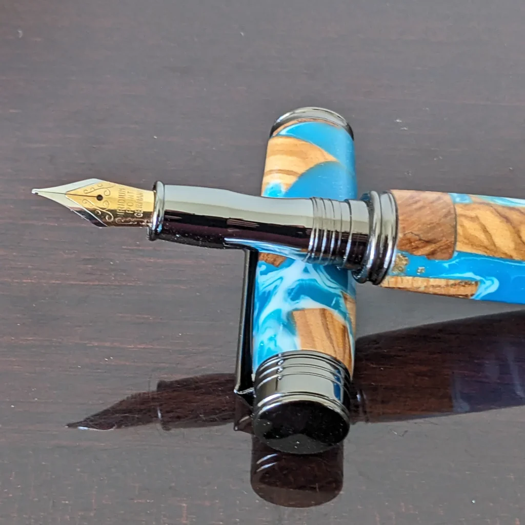 Driftwood Fountain Pen with Gun Metal Plate Fittings (858)