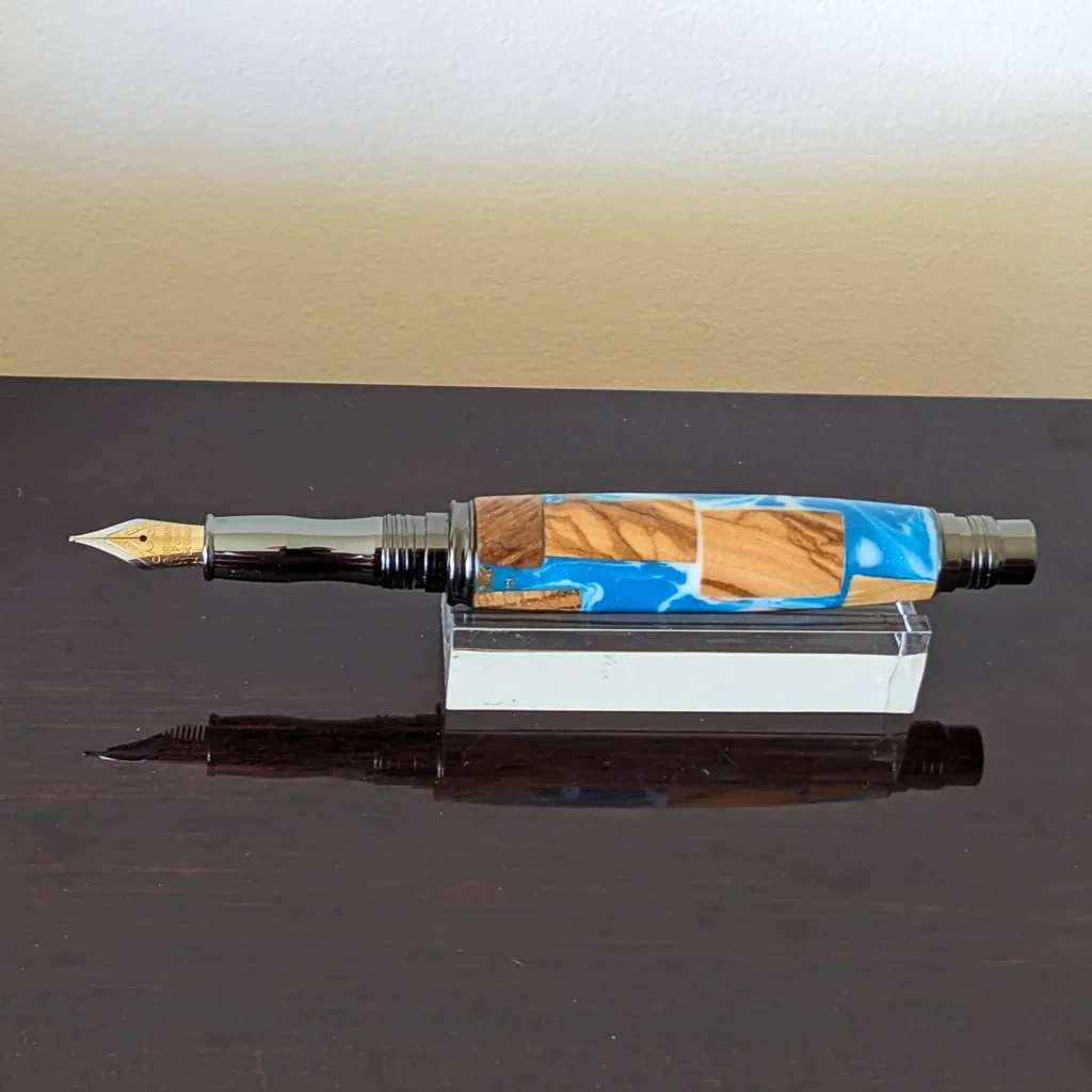 Driftwood Fountain Pen with Gun Metal Plate Fittings (858)