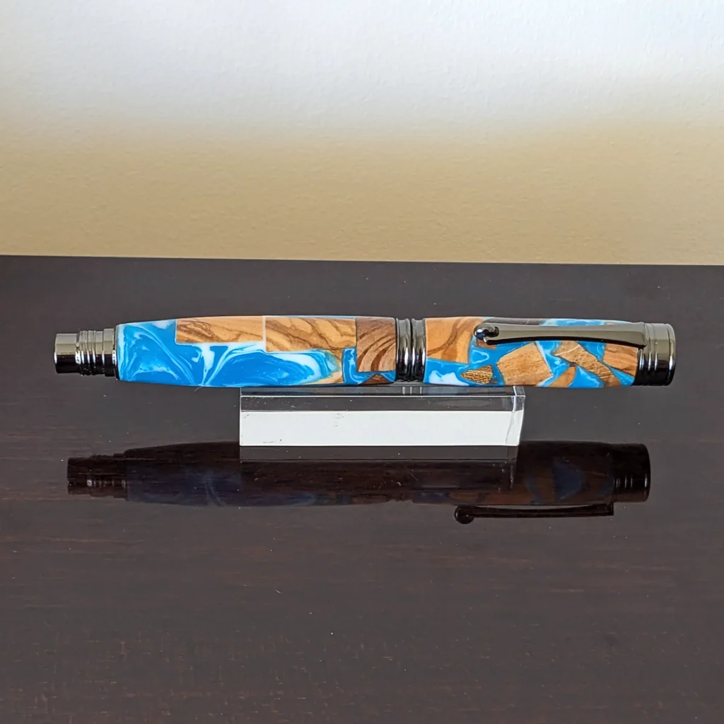 Driftwood Fountain Pen with Gun Metal Plate Fittings (858)