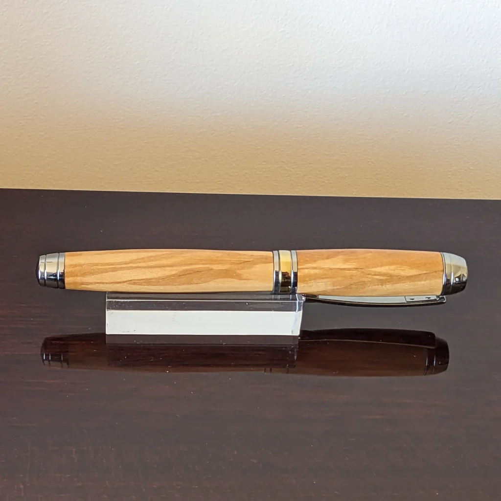 Top Quality Olive Fountain Pen with Black Titanium and Gold Plated Fittings (863)