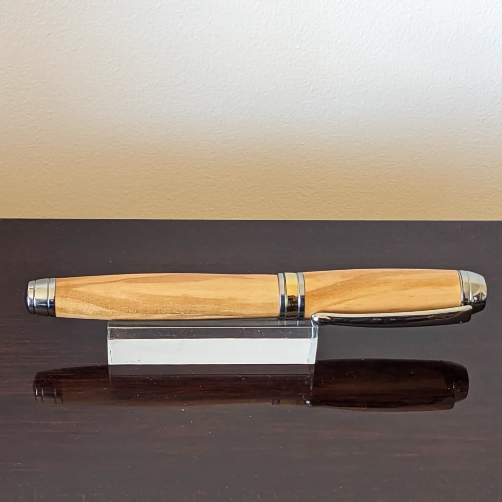 Top Quality Olive Fountain Pen with Black Titanium and Gold Plated Fittings (863)