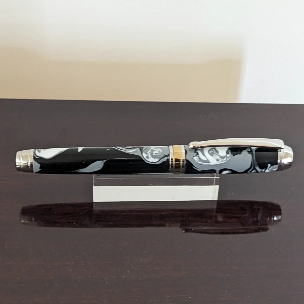 Black and White Quality Fountain Pen with Rhodium and Titanium Gold Fittings (894)
