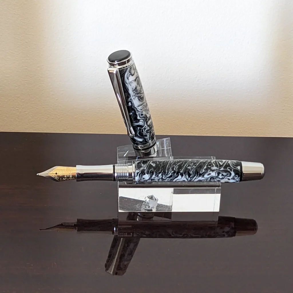 Black and White Fountain Pen with Chrome and Black Fittings (933)