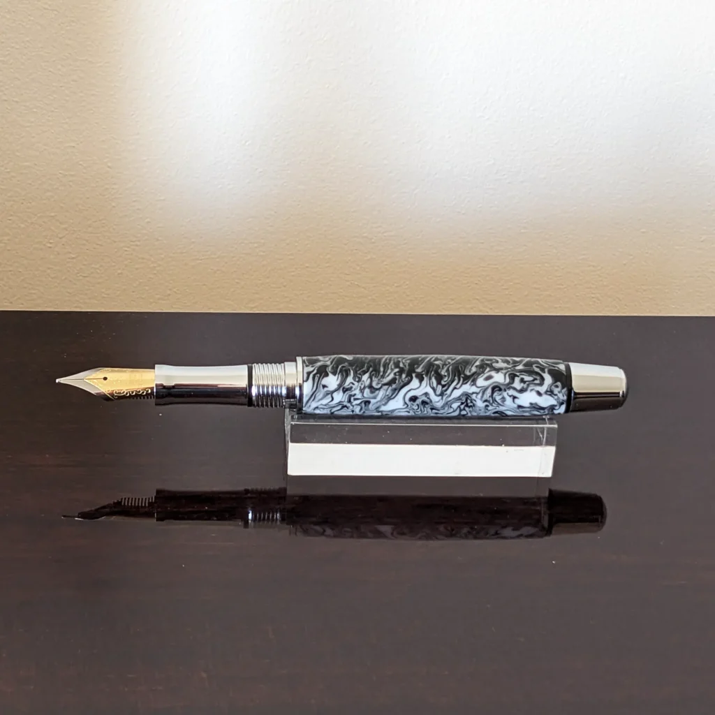 Black and White Fountain Pen with Chrome and Black Fittings (933)