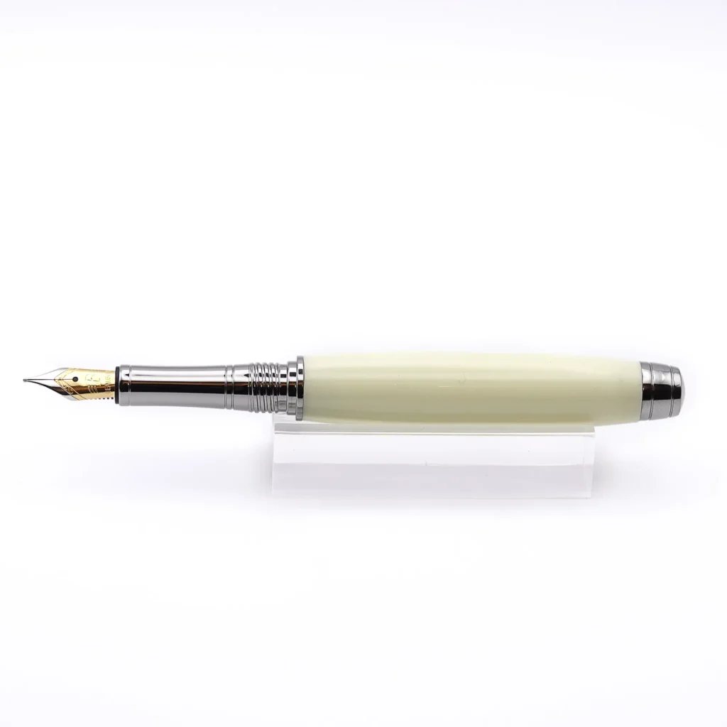Ivory Resin Luxury Fountain Pen with Black Titanium and Gold Plated Fittings (865)