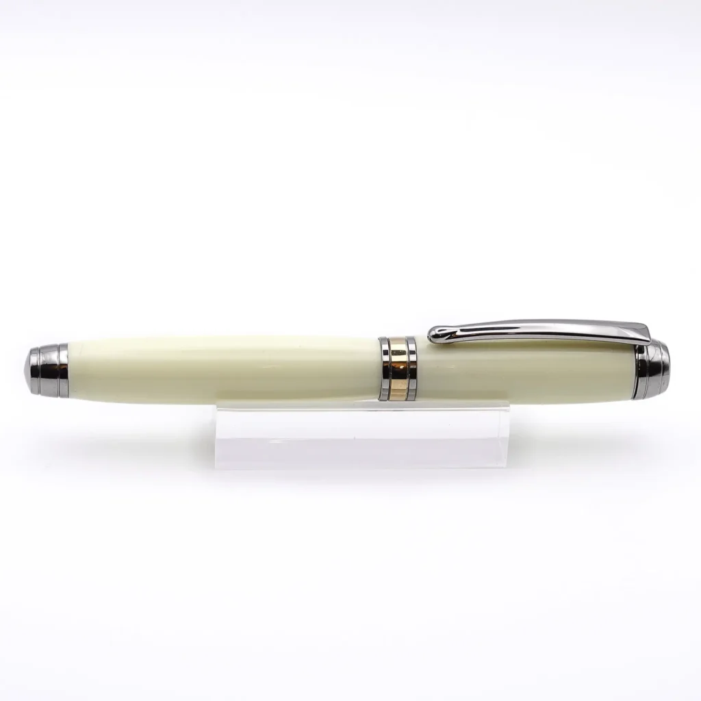 Ivory Resin Luxury Fountain Pen with Black Titanium and Gold Plated Fittings (865)
