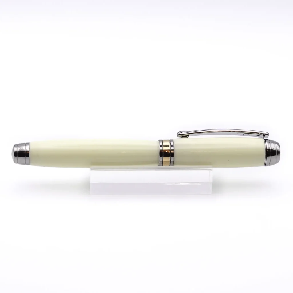 Ivory Resin Luxury Fountain Pen with Black Titanium and Gold Plated Fittings (865)