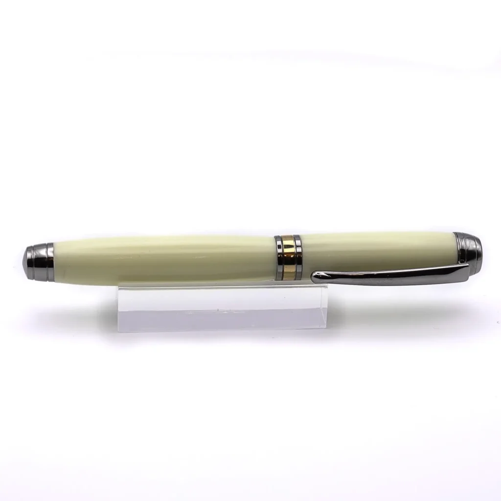 Ivory Resin Luxury Fountain Pen with Black Titanium and Gold Plated Fittings (865)