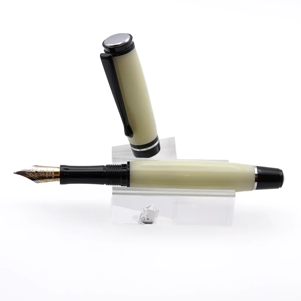 Ivory Coloured Fountain Pen with Black and Chrome Fittings (804)