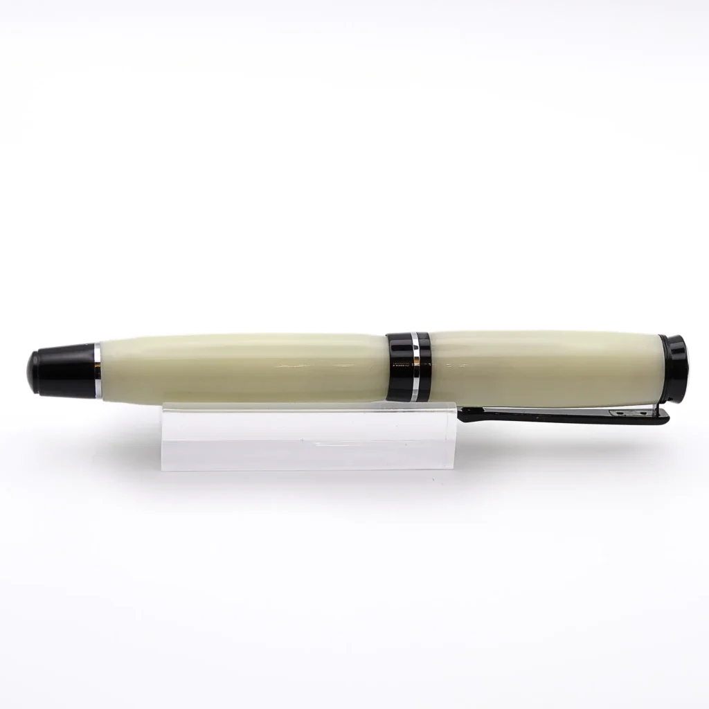 Ivory Coloured Fountain Pen with Black and Chrome Fittings (804)