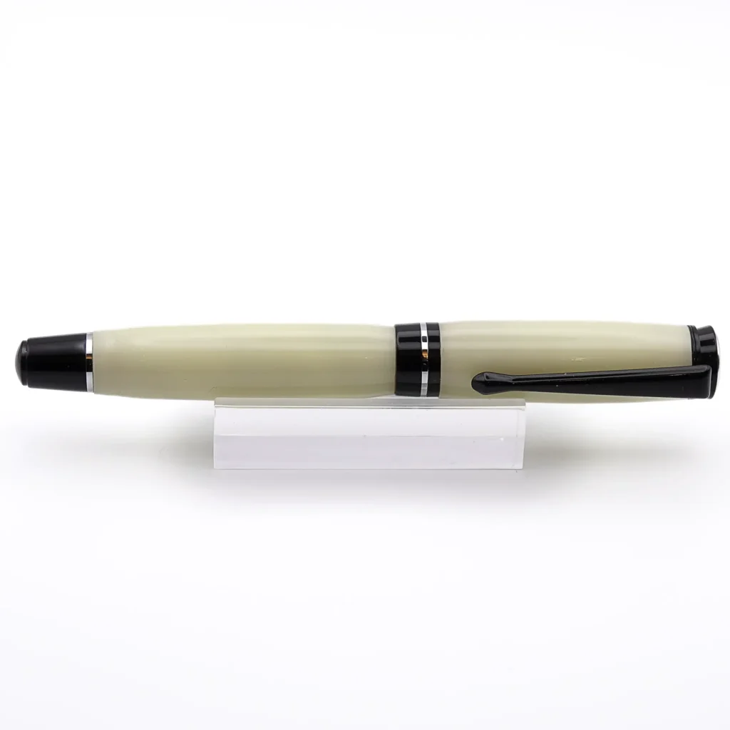 Ivory Coloured Fountain Pen with Black and Chrome Fittings (804)