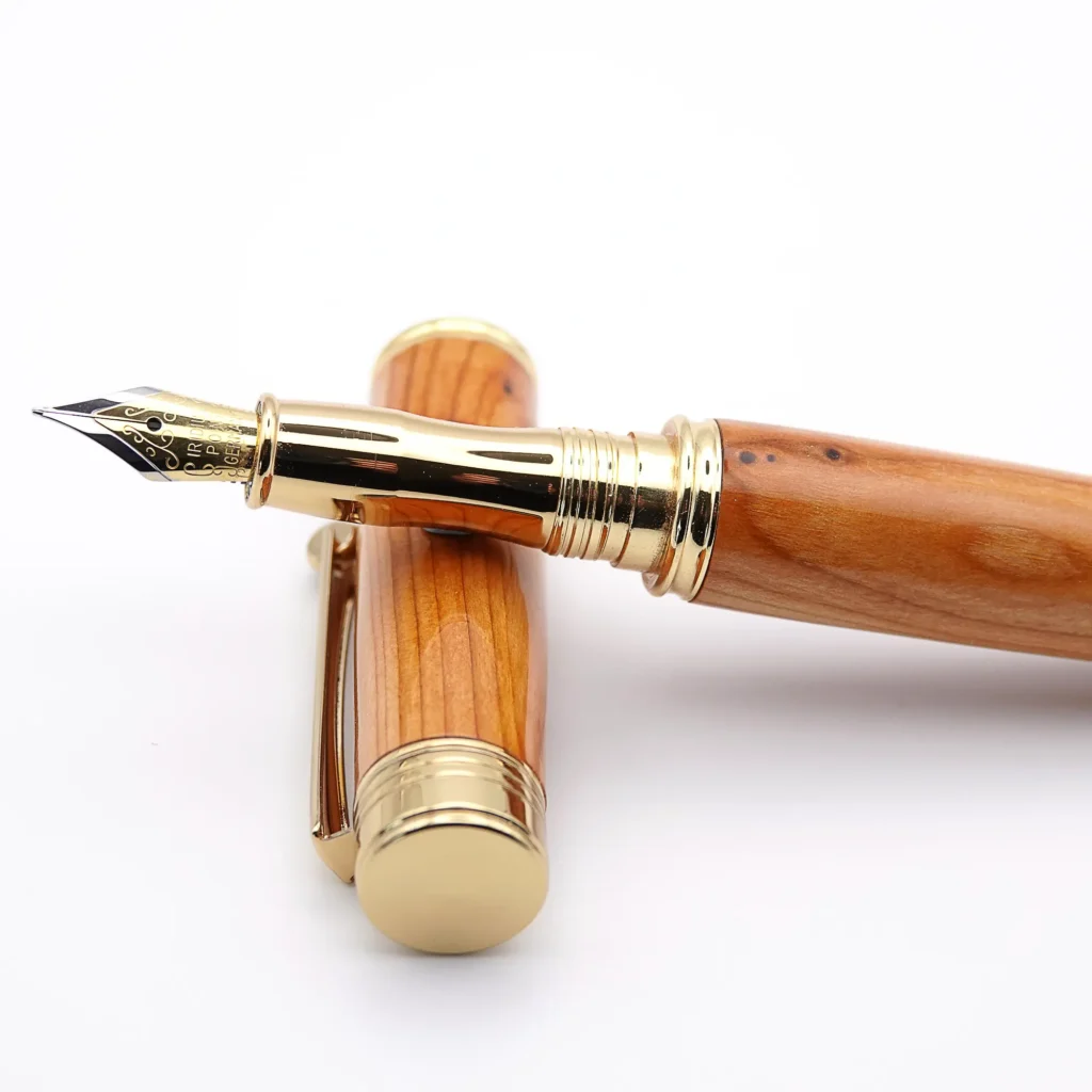 English Yew Fountain Pen with Gold Plated Fittings (977)