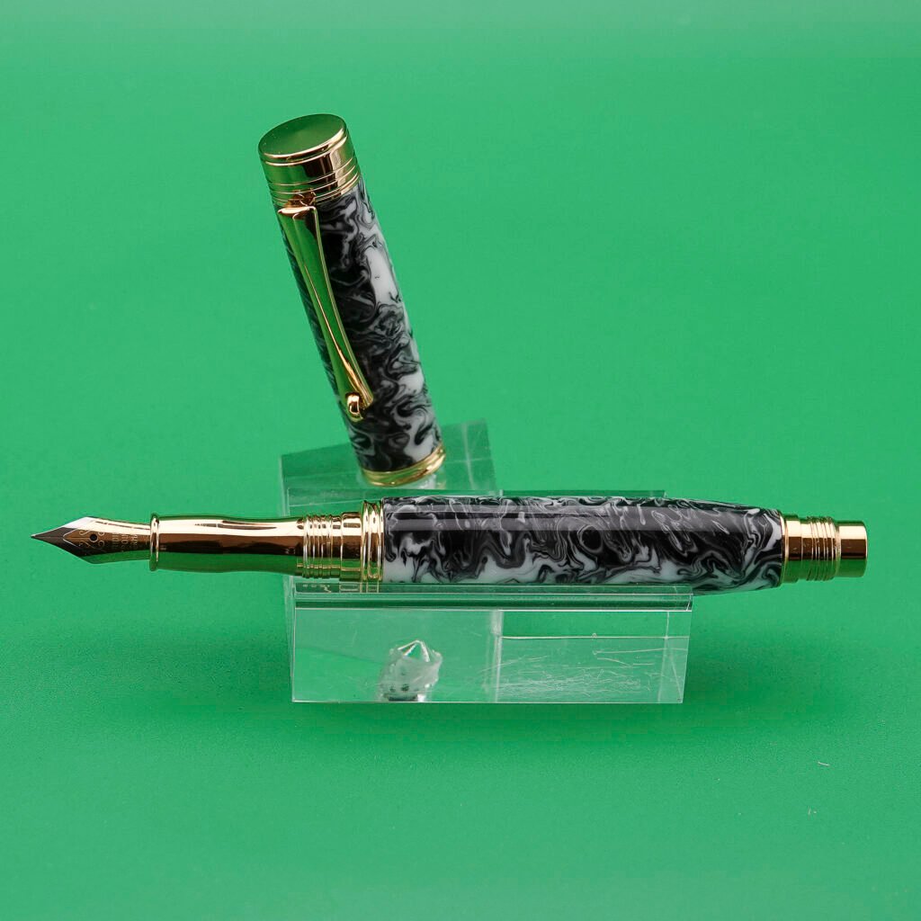 Black and White Fountain Pen with Gold Plated Fittings (1129)