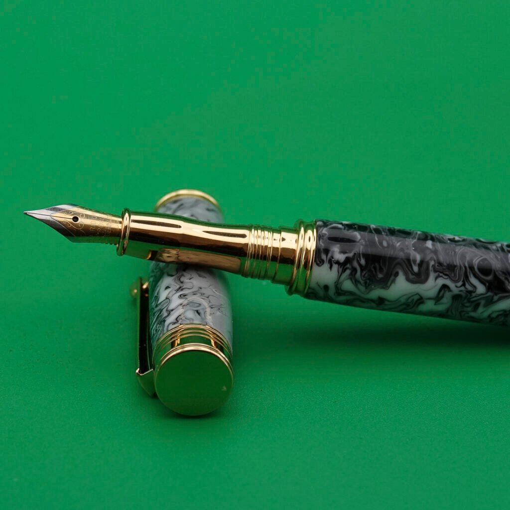 Black and White Fountain Pen with Gold Plated Fittings (1129)