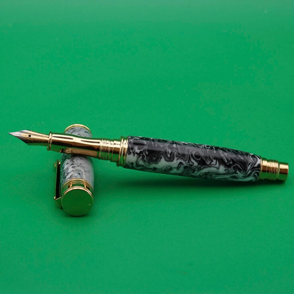 Black and White Fountain Pen with Gold Plated Fittings (1129)